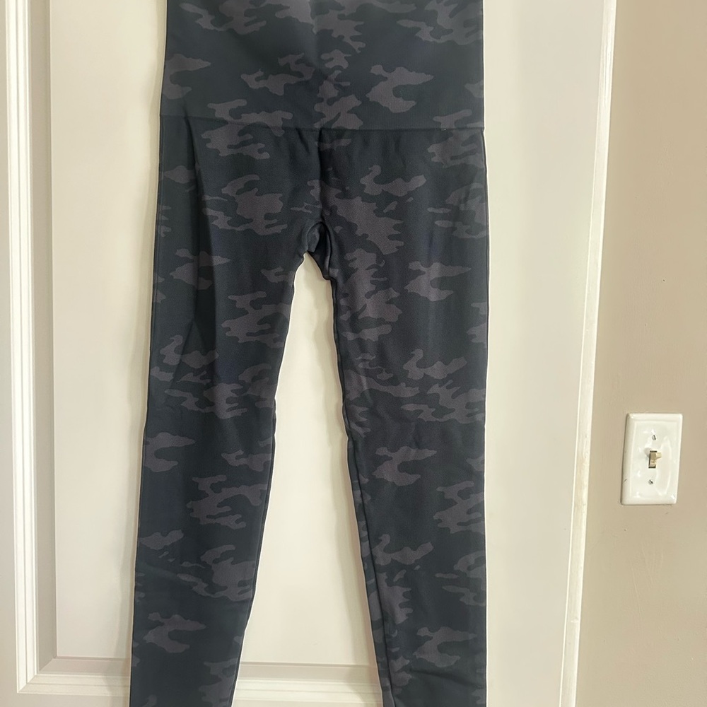 SPANX Black and Gray Camo Leggings Full-Length Stretch